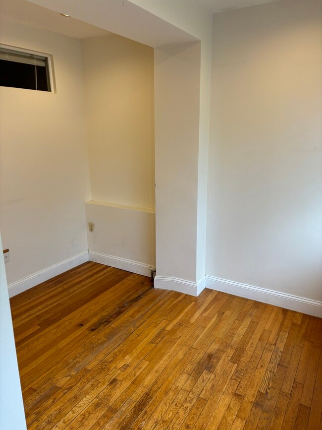 Building Photo - 22 Chiswick Rd Unit #7 Rental