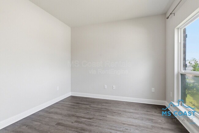 Photo - 5723 Overland Dr