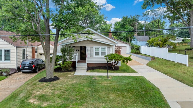 Photo - 631 Clover Ln