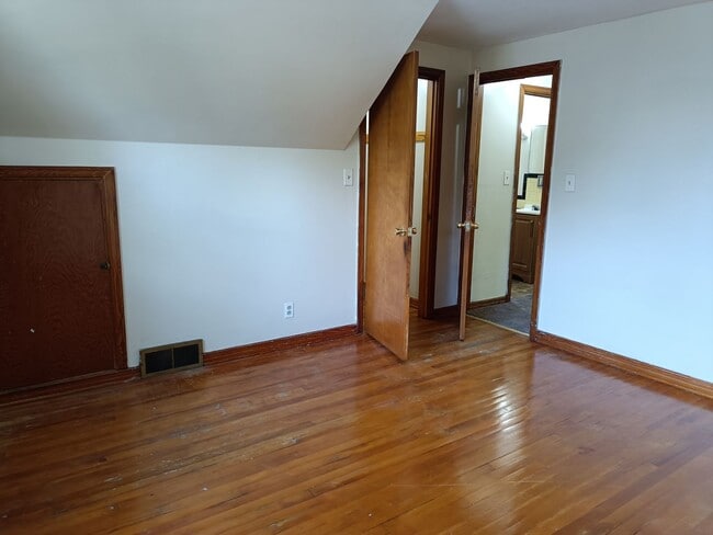 Building Photo - 5512 N 52nd St Unit 5512A-upper