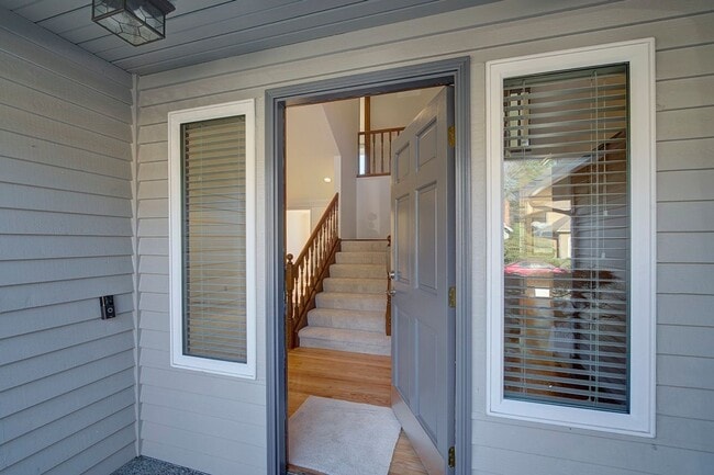 Photo - 4Bd/2.5Ba Renton House