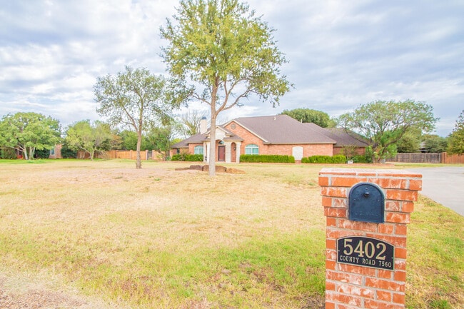 Photo - 5402 158th St