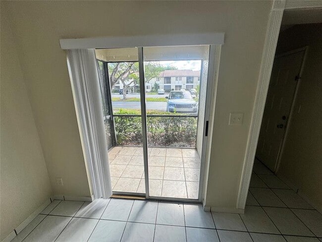 Photo - 101 Gardens Dr Unidad 104