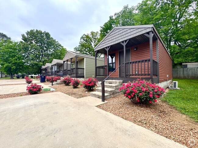 Building Photo - Charming 1-Bedroom Cottage West of Batesvi... Rental