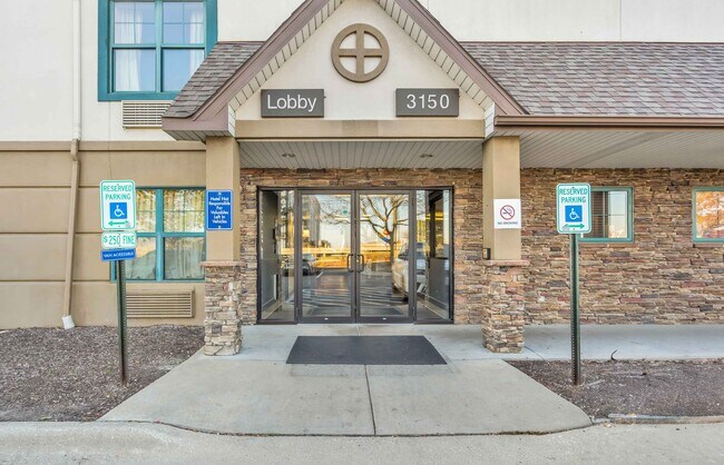 Furnished Studio-Chicago - Downers Grove