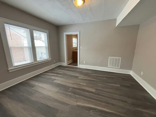 Photo - 22065 Linwood