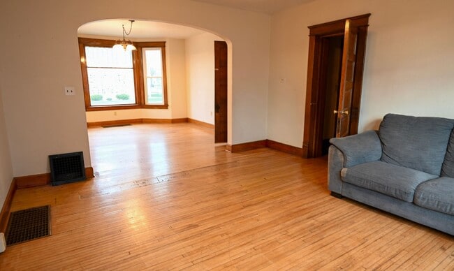 Photo - 1-603 1/2 N Superior Ave Unit 603 1/2