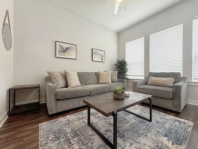Building Photo - 2615 N Grady Ave Rental