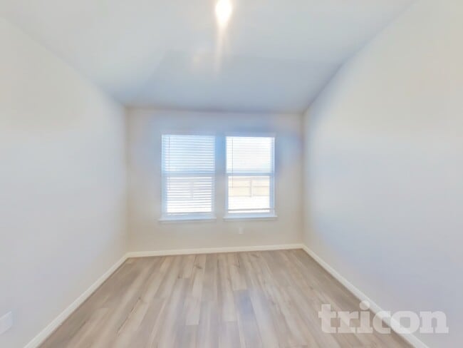 Photo - 5818 Nyla Wy