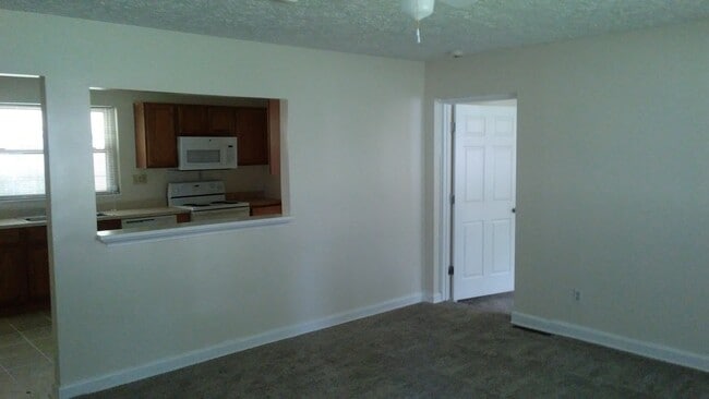 Photo - MASON,OHIO - 3 BED, 1  BATH, FAMILY ROOM  $1600  1st month rent free