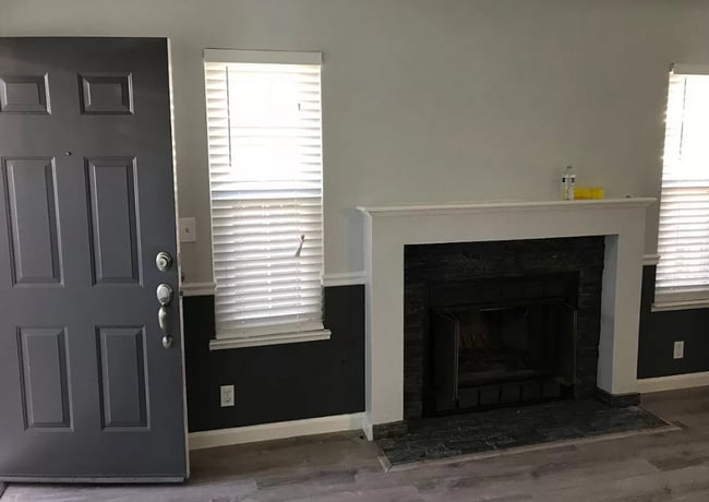 Photo - Close to freeway and shopping