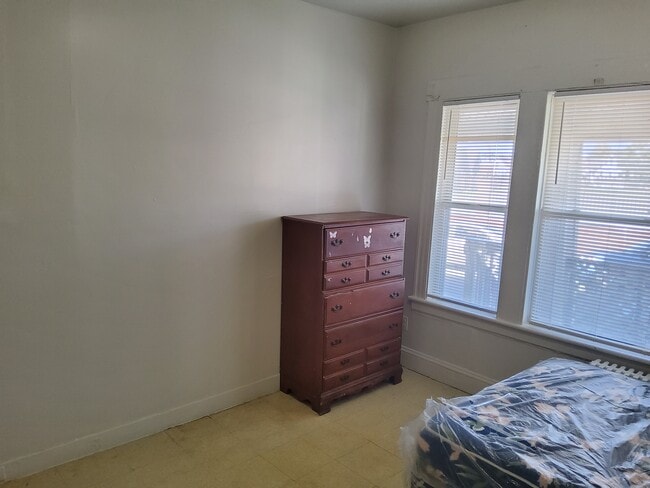 1-121 - Vine Street Apartments