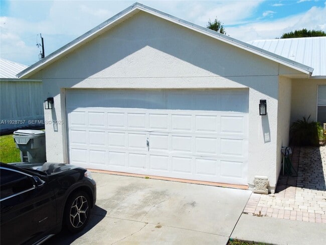 Photo - 720 2nd Pl SW