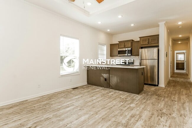 Photo - 2 Bedroom Pet-Friendly Home in St. Petersburg, FL with Main Street Renewal