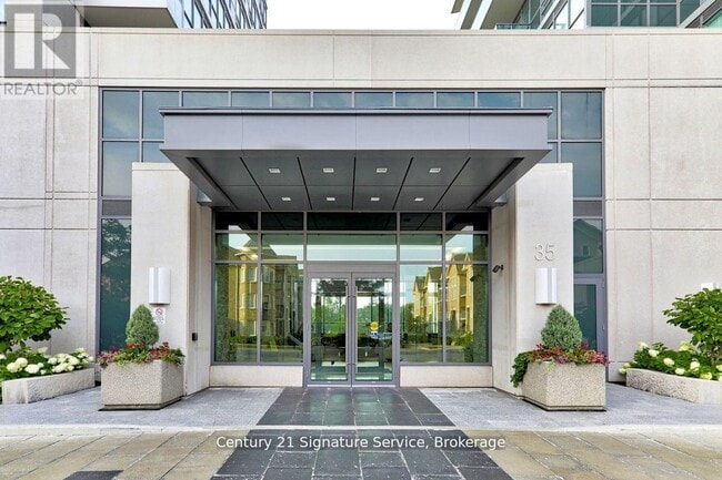 Photo - 35 Brian Peck Crescent