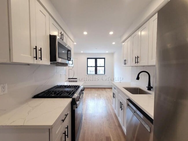 Photo - 2 bedroom in ASTORIA NY 11105 Unit 3