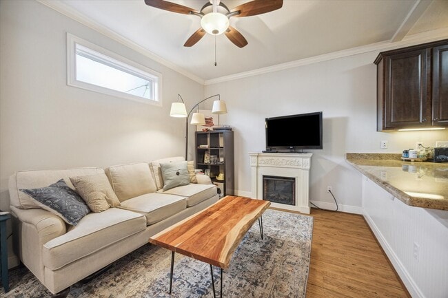 Photo - 611 E 20th St