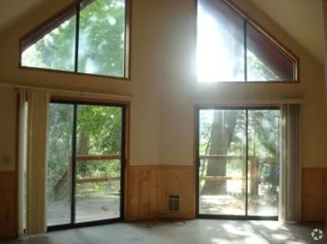 Building Photo - Cozy A-Frame Home in Ferndale