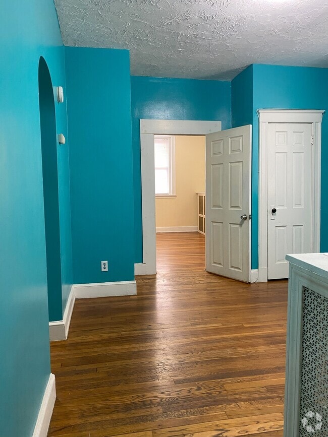 Building Photo - 143 Shawmut St Rental