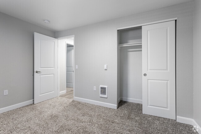 2BR, 1BA 860SF