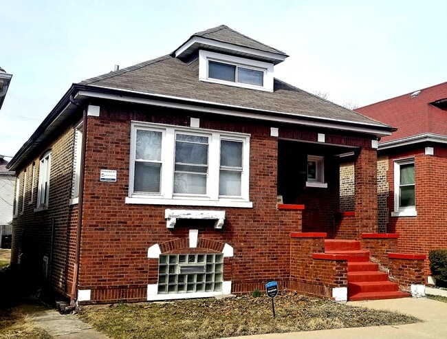 Building Photo - 8608 S Kingston Ave