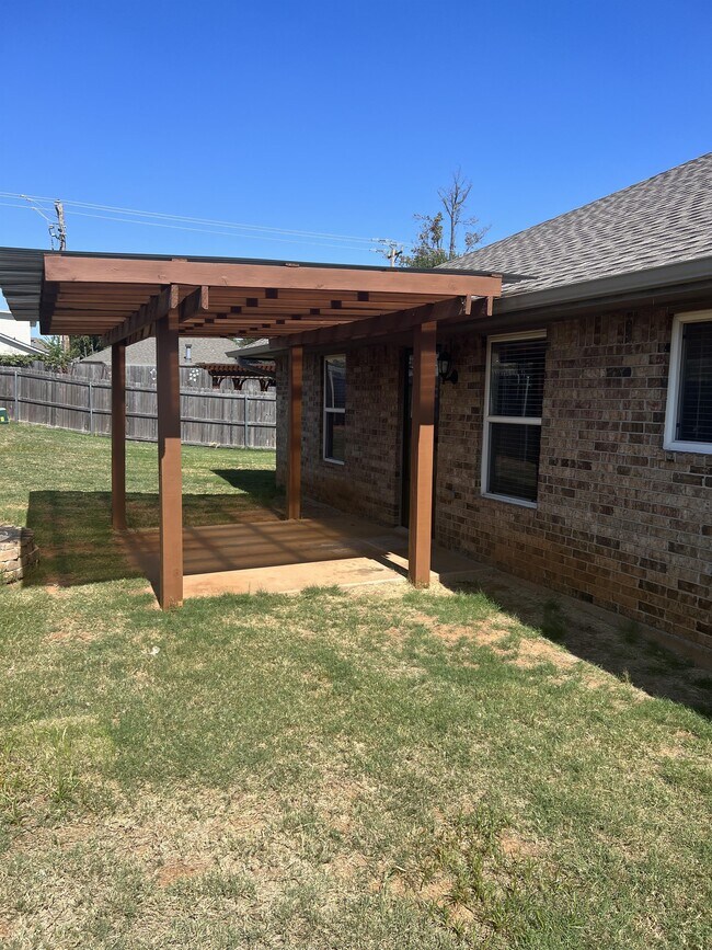 Photo - 901 Greenfield Ave