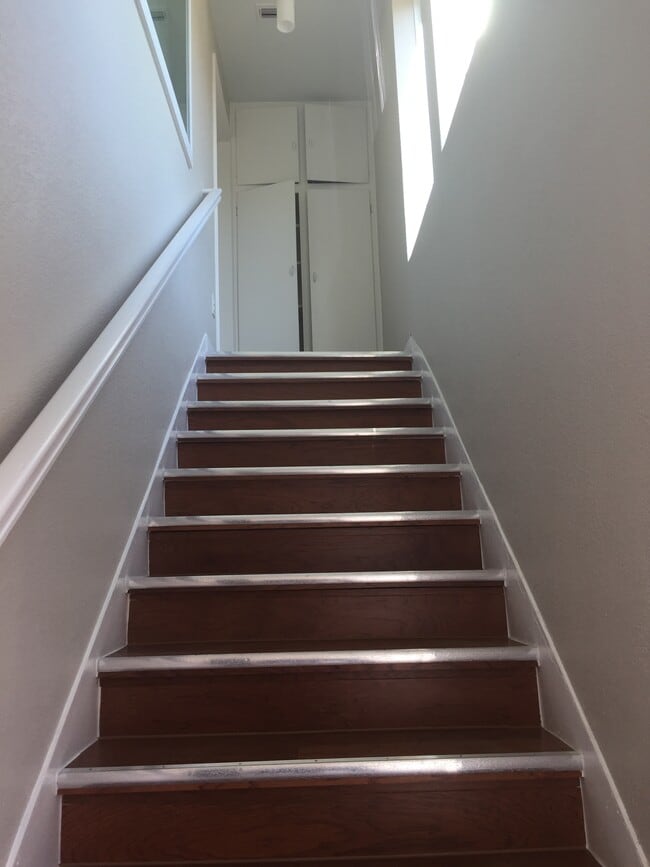 La unidad está en el segundo piso. - 2534 Lipscomb St Unidad Blue Barn Coach House