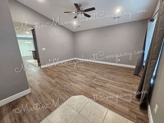 Photo - 3005 Aaron Ave