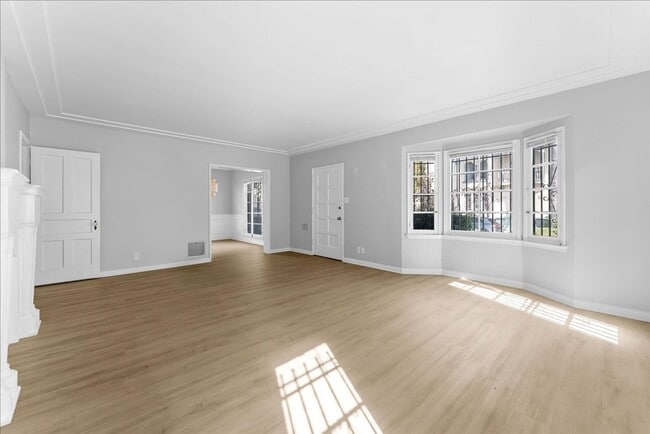 Building Photo - 335 N Genesee Ave Unit 337.5