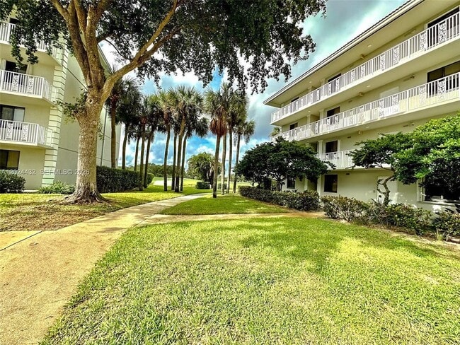 Photo - 2621 Village Blvd Unidad 102