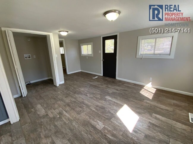 Photo - 5210 wood-