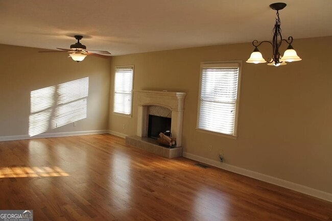 Photo - 5745 Hendrix Rd