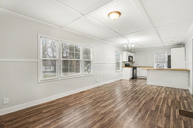 Photo - 2135 Jernigan Dr SE