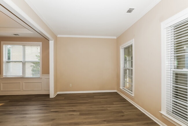 2505 Mockingbird Ln