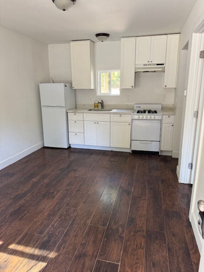 Photo - Clem Mora Rentals Unit 5