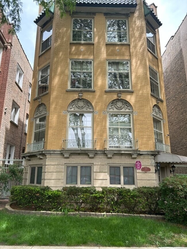Building Photo - 723 Dobson St Unit 1