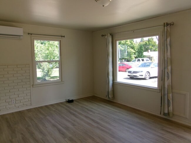Photo - 910 King St