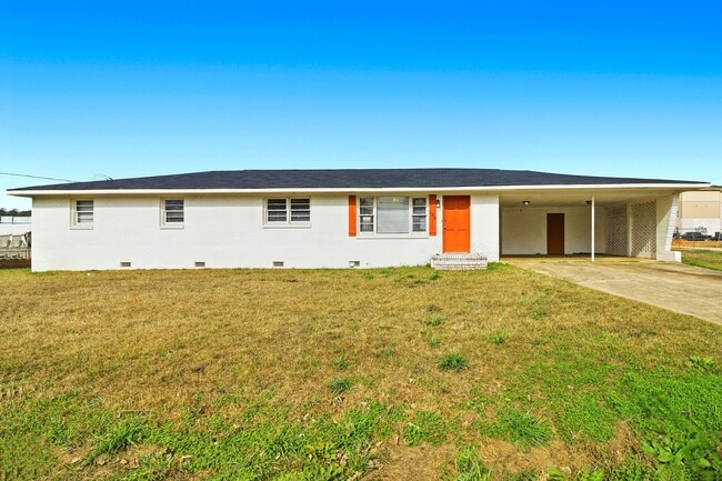 Building Photo - Majestic Maxwell