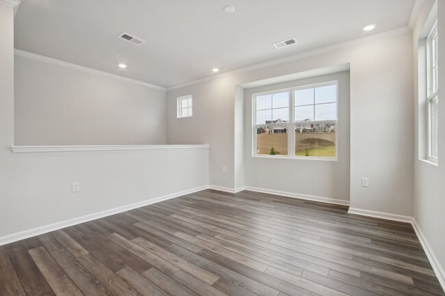 Photo - 356 Devon Clfs Dr