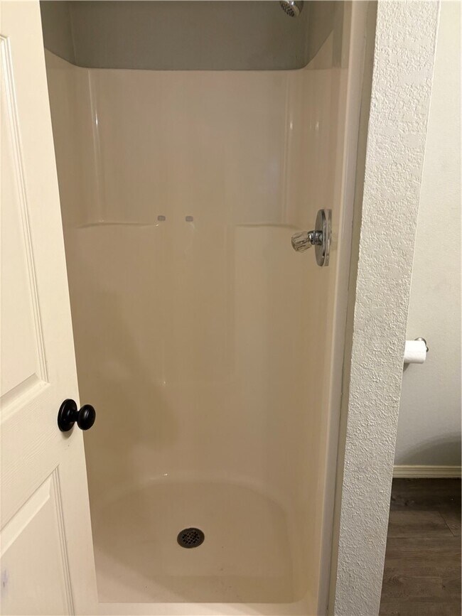 Photo - 944 N Storer Ave Unidad 4