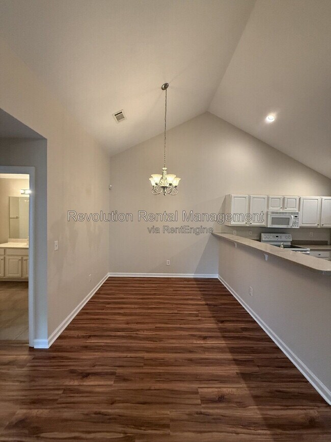 Photo - 302 Gladstone Dr