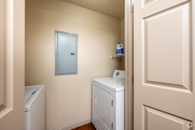 2BR, 2BA - 875SF - Laundry Area