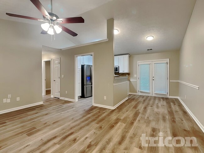 Photo - 449 Sarah's Ln