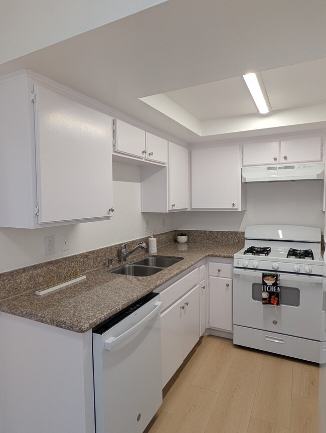 Photo - 5245 Riverton Ave Unit 207