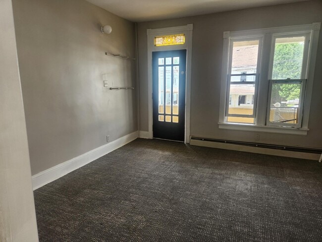 Photo - 115 W Railroad St