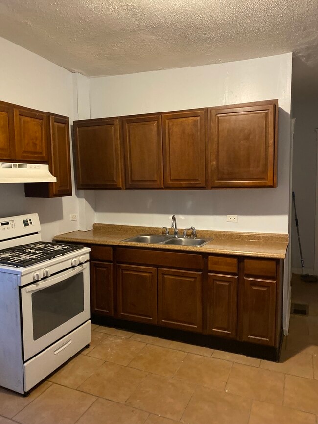 Photo - 5600 S May St Unit 2