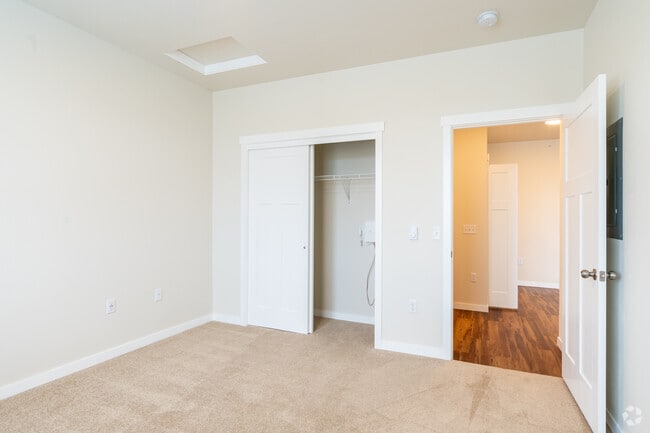 1BR, 1 BA - 935SF
