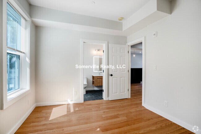 Building Photo - 27 Linden St Unit 3 Rental