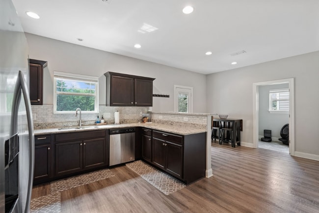 Photo - 1122 Cotillion Dr