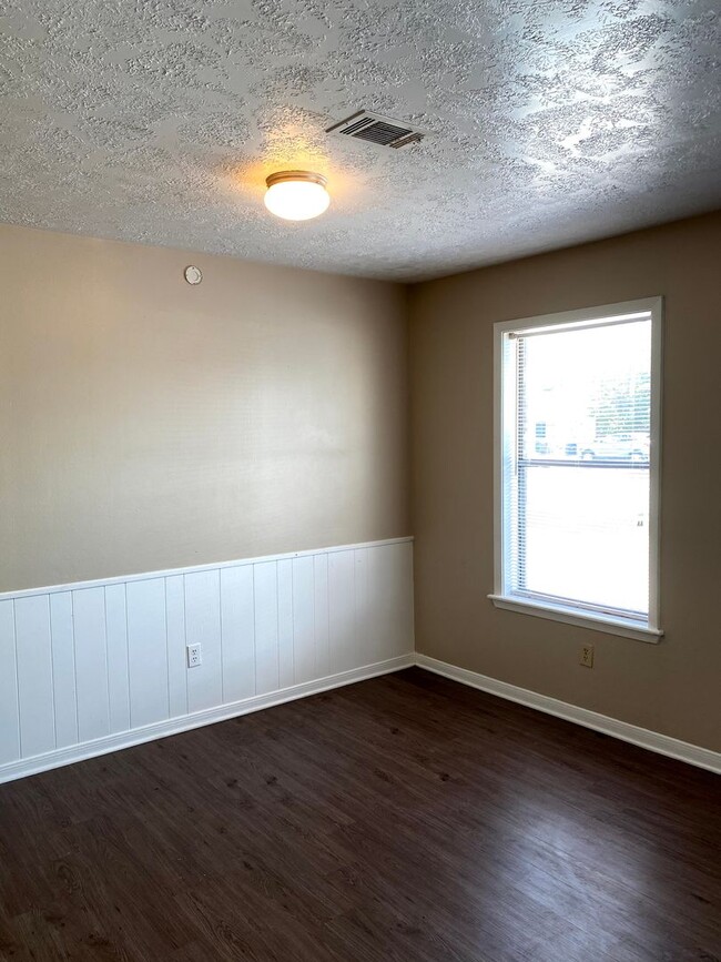 Photo - Cozy 2/2 Duplex Available for Prelease!